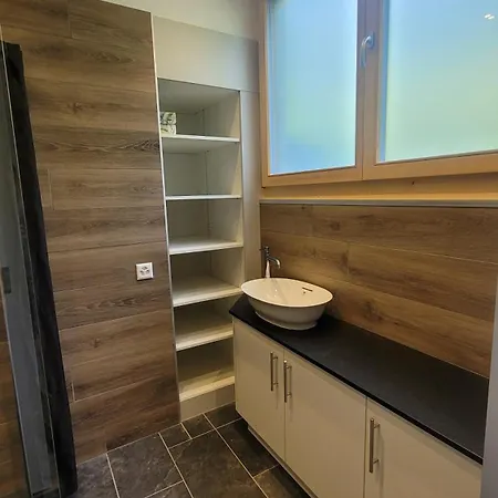 イン Des Charmettes 2*